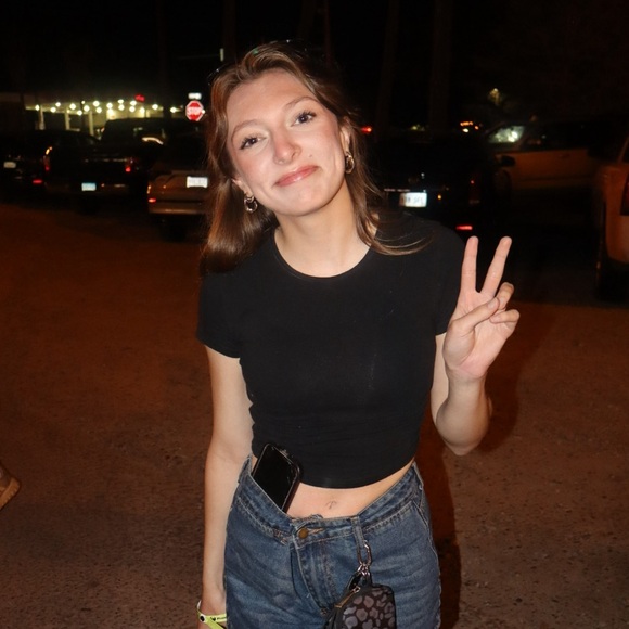 Meet your Posher, Aubrey - Picture 1 of 1